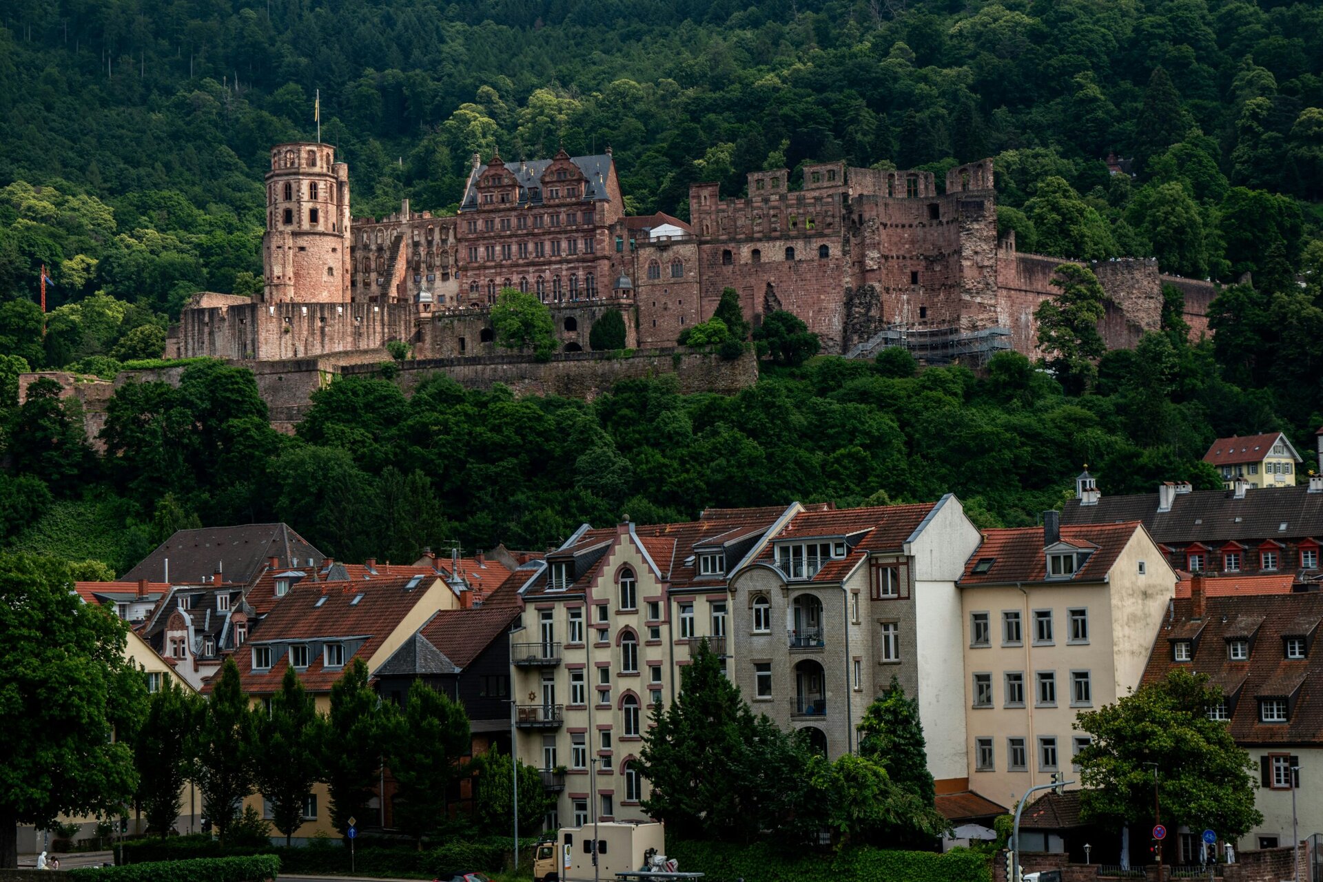 Heidelberg Altstadt mit historischer Architektur bei Tageslicht