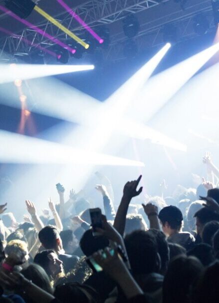 Publikum im Club mit Lichtshow